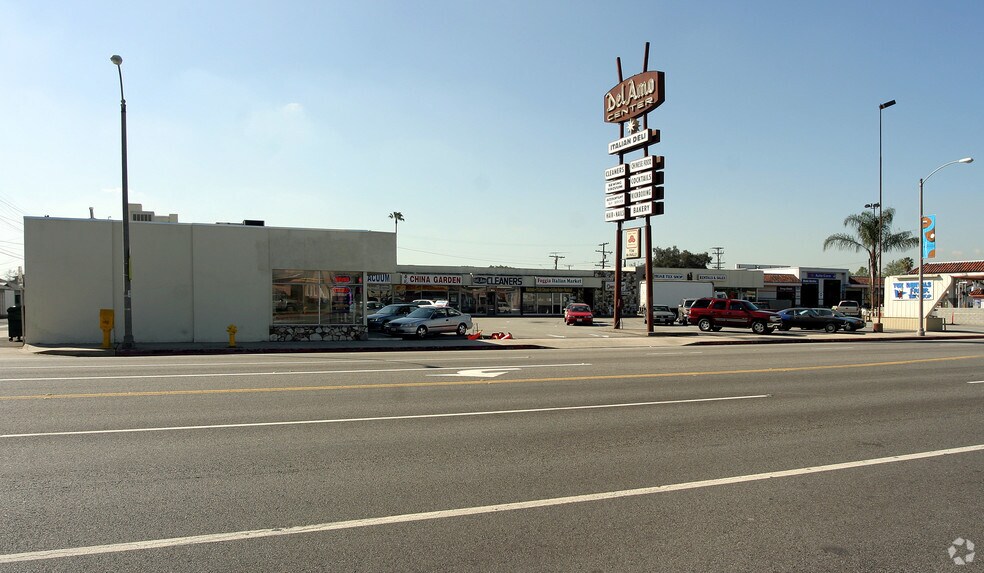 More Photos Of 5518-5538 Del Amo Blvd, Lakewood Storefront For Lease