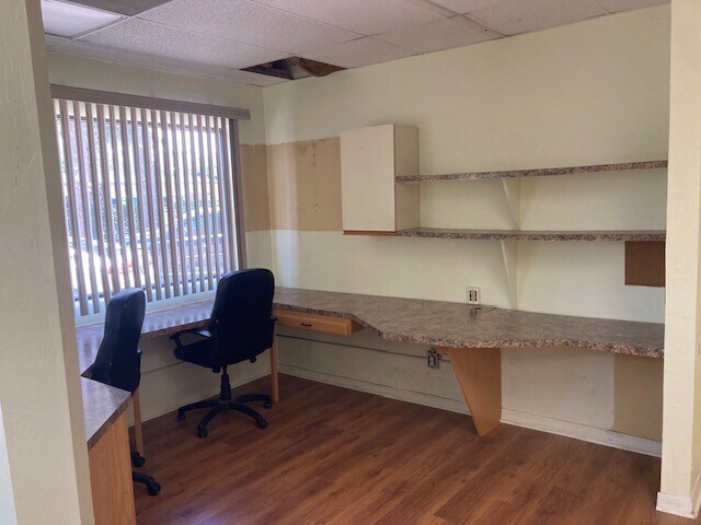 More Photos Of 960 Chalmer Dr, Marco Island Light Manufacturing For Sale