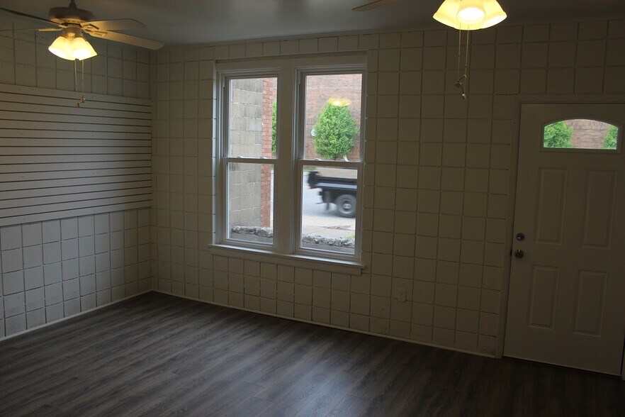 More Photos Of 2806 S Brentwood Blvd, Saint Louis Office For Sale