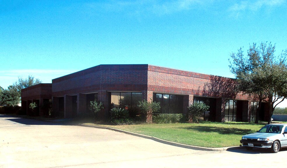 More Photos Of 12999 Jess Pirtle Blvd, Sugar Land Coworking Space