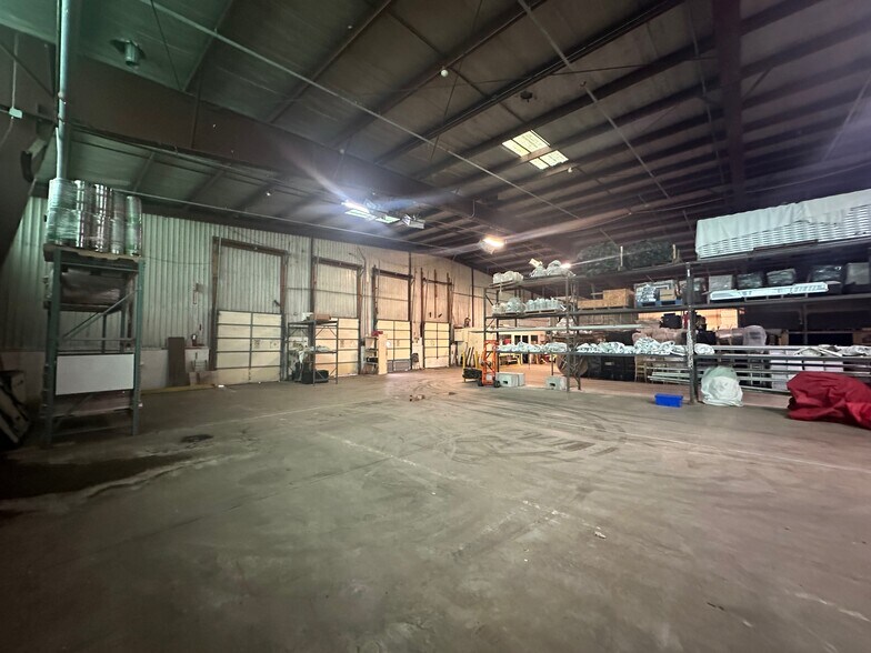 More Photos Of 1815 Morrissey Dr, Bloomington Warehouse For Sale