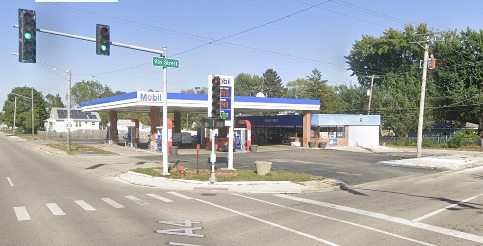 Primary Photo Of 847 Sheridan Rd, Winthrop Harbor Service Station For Sale