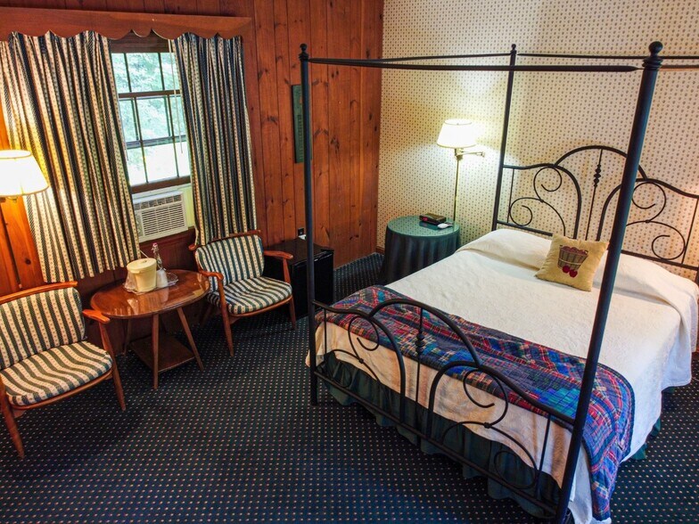 More Photos Of 910 Cold Spring Rd, Williamstown Hotel For Sale