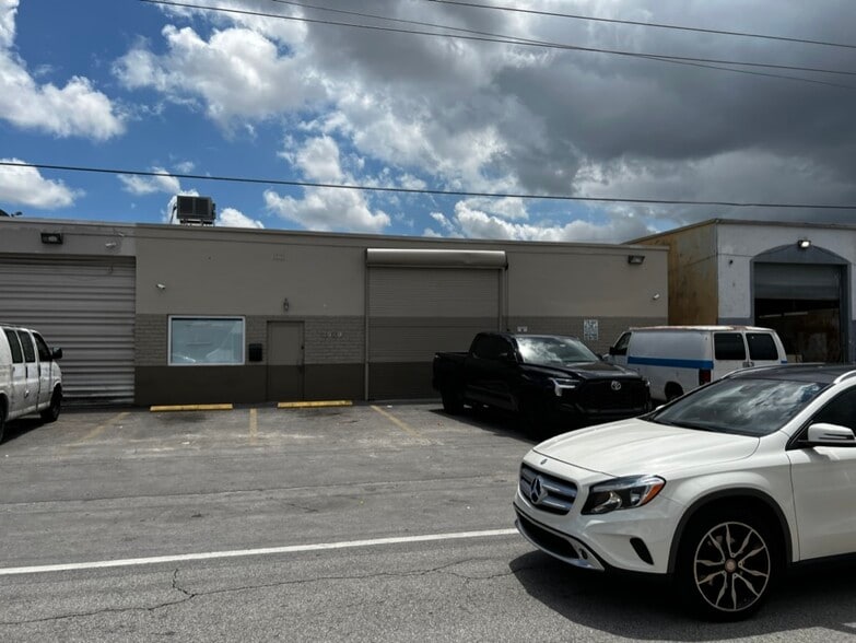 More Photos Of 1080-1090 E 17th St, Miami Warehouse For Lease