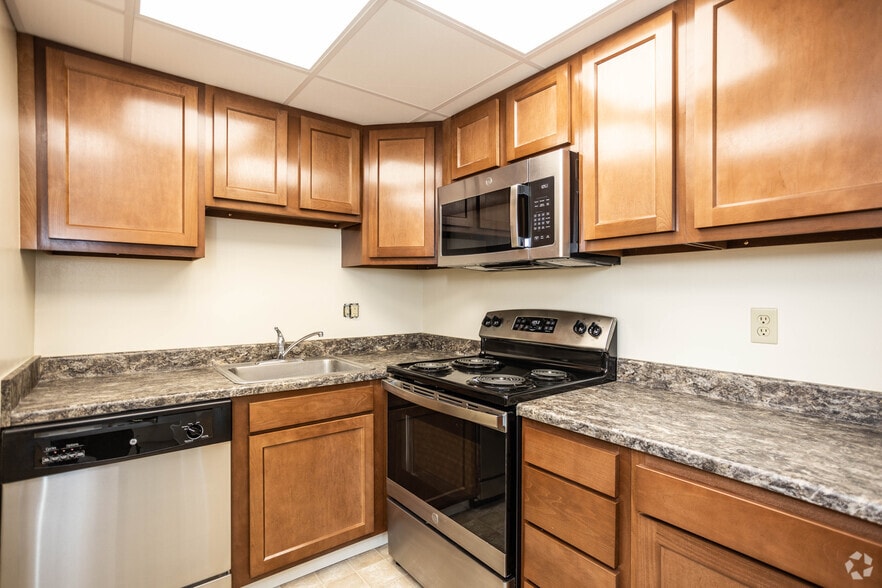 More Photos Of 2100 E High St, Springfield Apartments For Lease