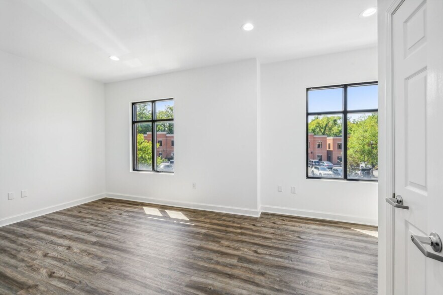 More Photos Of 106 Mission Ct, Franklin Office For Sale