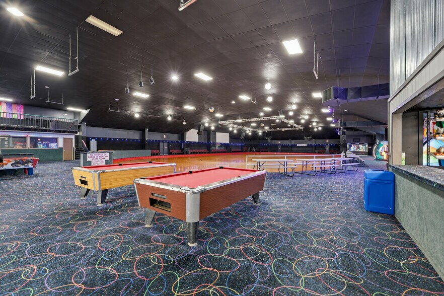 More Photos Of 357 NW Hall Of Fame Dr, Lake City Skating Rink For Sale