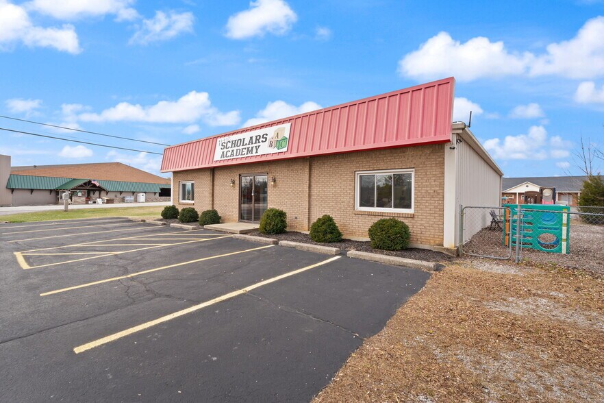 More Photos Of 1990 NW In-337, Corydon Medical For Sale