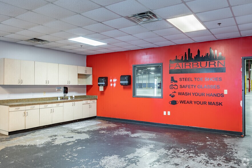 More Photos Of 4700 Stalwart Dr, Fairburn Warehouse For Lease