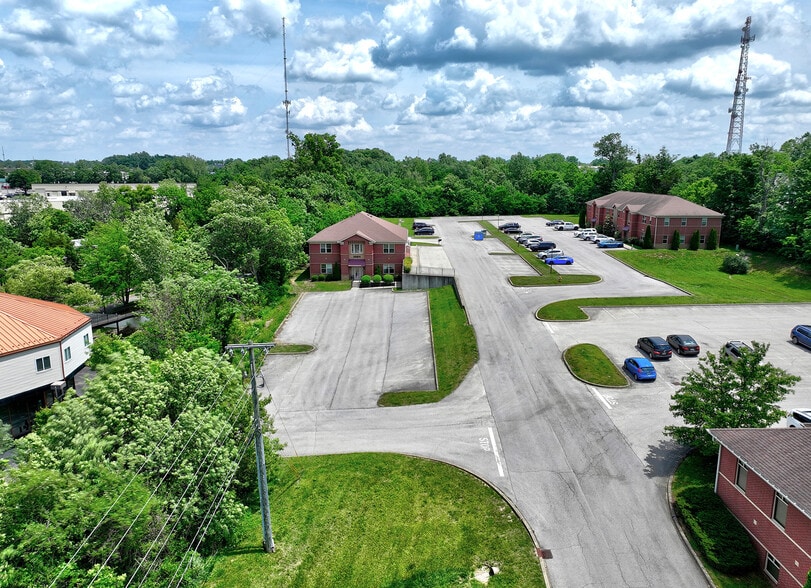 More Photos Of 10609-10611 Watterson Center Ct, Louisville Office For Sale