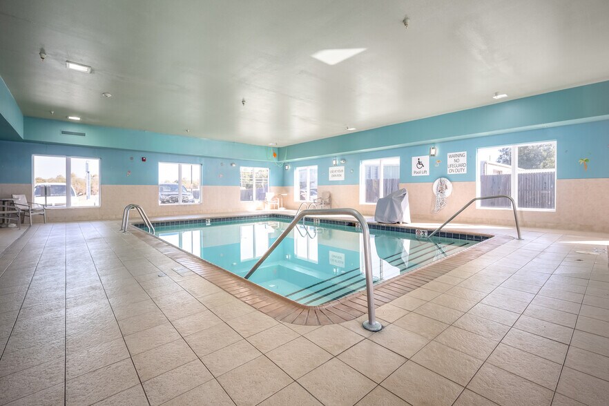 More Photos Of 7840 NW 39th Expy, Bethany Hotel For Sale