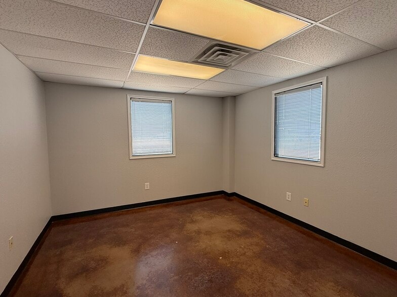 More Photos Of 3105 S County Road 1255, Midland Warehouse For Lease
