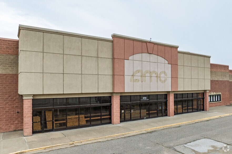 More Photos Of 6720 SE 14th St, Des Moines Movie Theatre For Sale