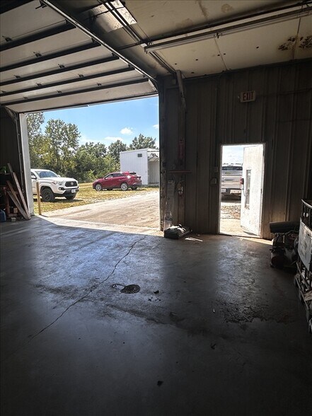 More Photos Of 212 Blees Industrial Dr, Macon Industrial For Sale