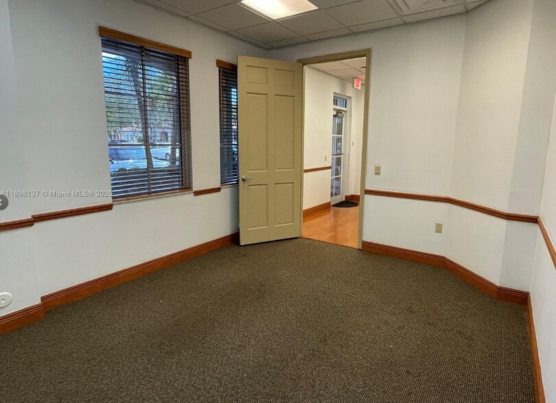 More Photos Of 5501 N University Dr, Coral Springs Office For Sale