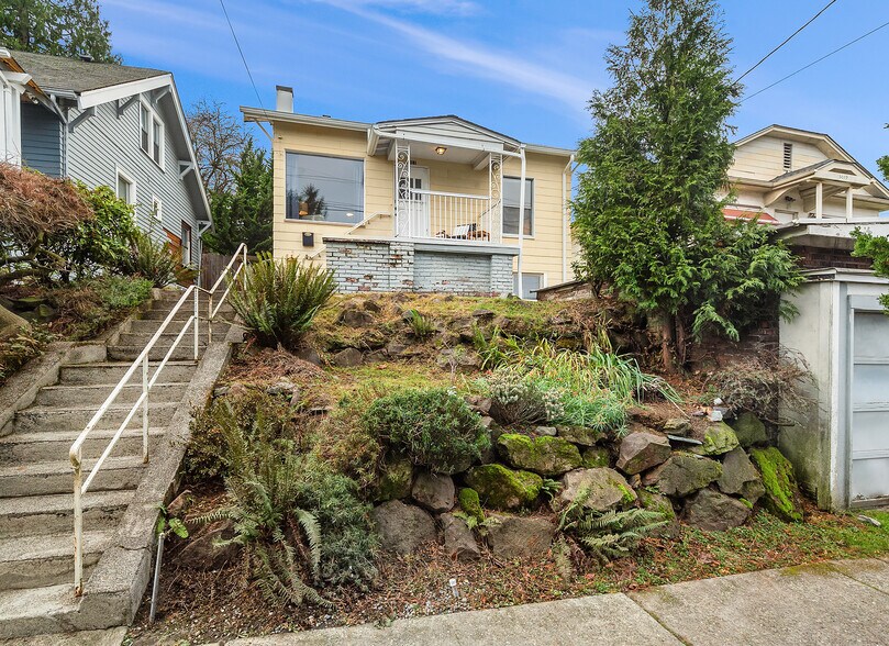 More Photos Of 5011 5th Ave NE, Seattle Apartments For Sale