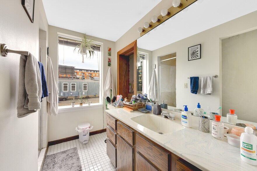 More Photos Of 2828 S Lyndale Ave, Minneapolis Restaurant For Sale