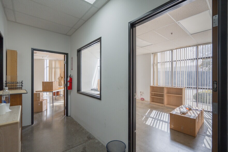 More Photos Of 5500-5510 S Soto St, Vernon Warehouse For Sale