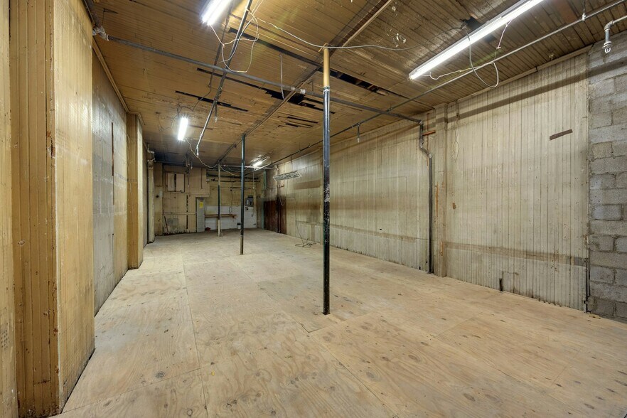 More Photos Of 2094 Boston Post Rd, Larchmont Storefront For Lease