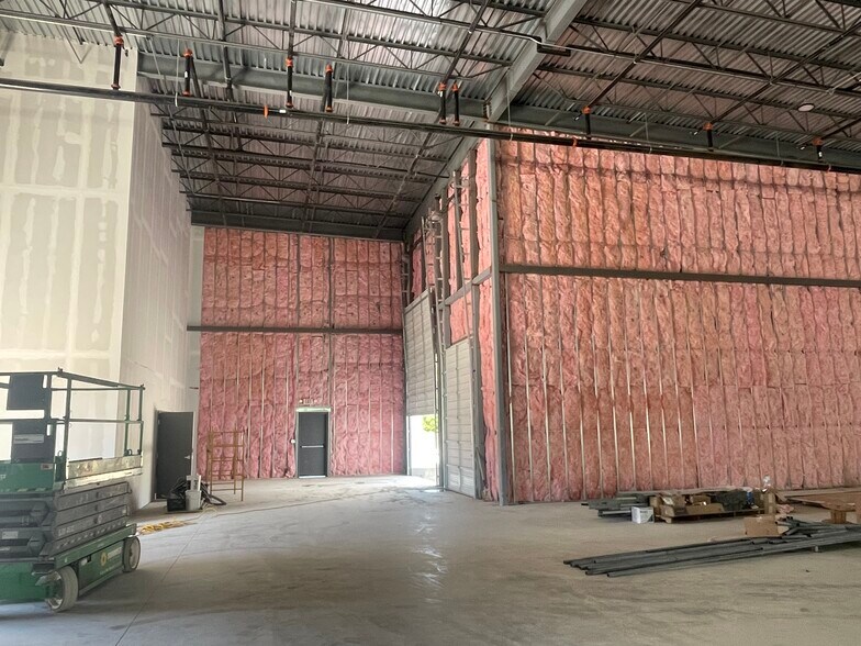 More Photos Of 8221 Royal Ridge Pky, Irving Warehouse For Lease
