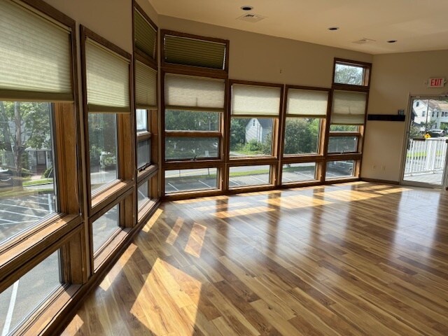 More Photos Of 21 Mohawk Trl, Greenfield Unknown For Lease