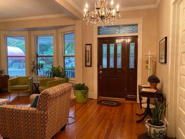 More Photos Of 823 W Fifth St, Winston-Salem Office For Lease