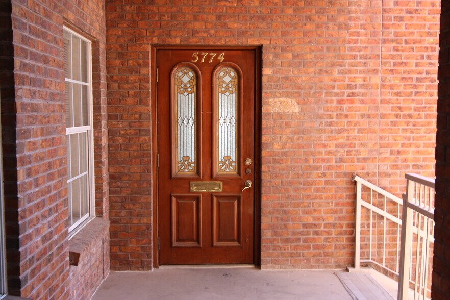 More Photos Of 5732-5748 N Mesa Dr, El Paso Unknown For Lease