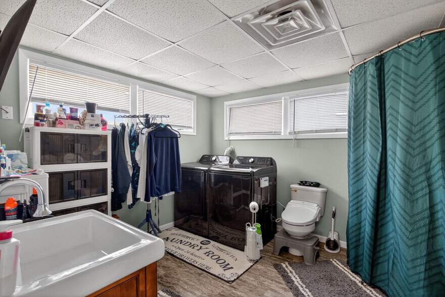 More Photos Of 124 S Brooklyn Rd, Napoleon Freestanding For Sale