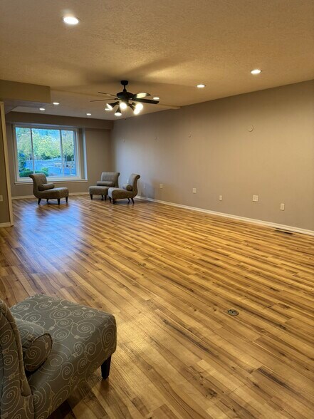 More Photos Of 718 N Main Ave, Gresham Loft Creative Space For Lease