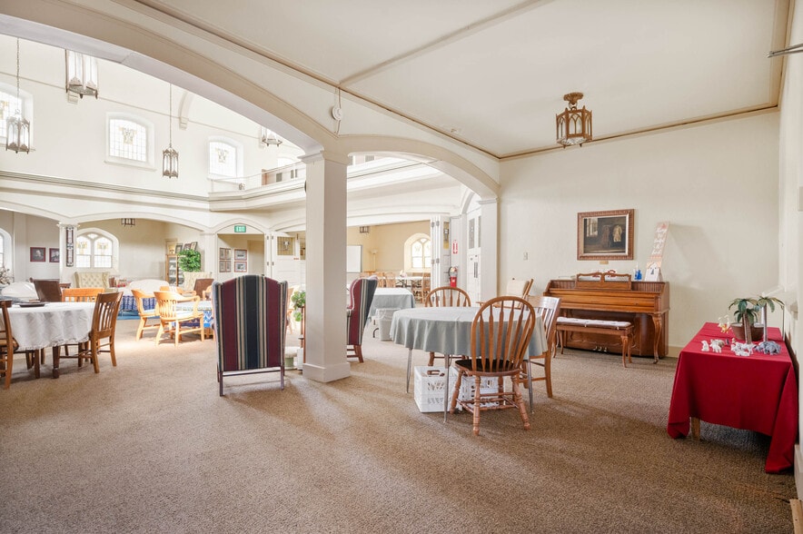 More Photos Of 418 W Adams St, Muncie Religious Facility For Sale