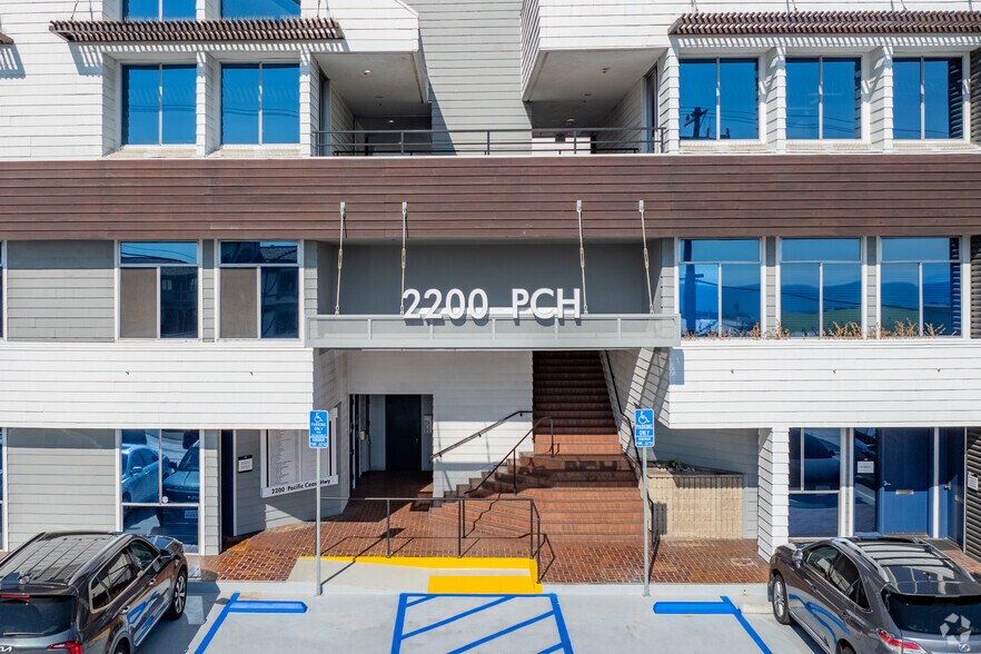 More Photos Of 2200 Pacific Coast Hwy, Hermosa Beach Office For Sale