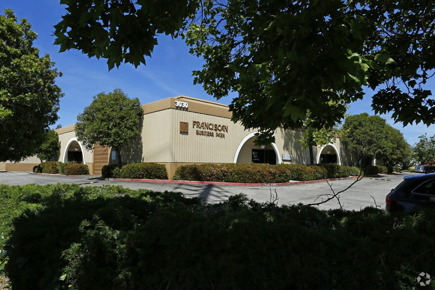 More Photos Of 3030-3090 Lawrence Expy, Santa Clara Warehouse For Lease