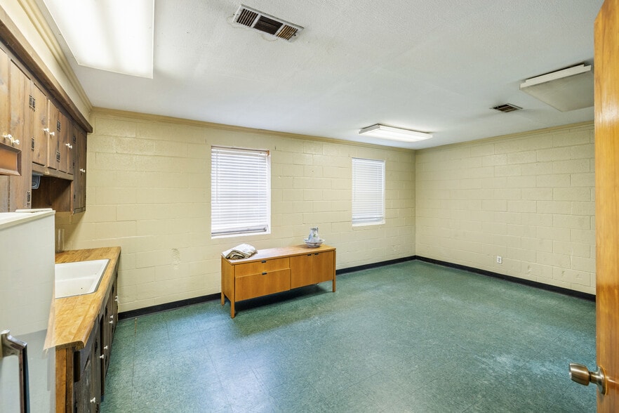 More Photos Of 4239 Flat Shoals Pky, Decatur Religious Facility For Sale