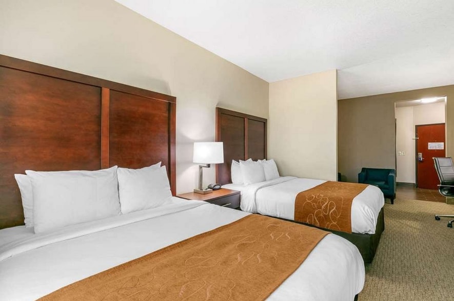 More Photos Of 210 Harvey Way, Hopkinsville Hotel For Sale