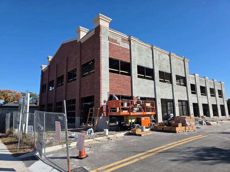 More Photos Of 425 S Woodland Blvd, Deland Office For Lease