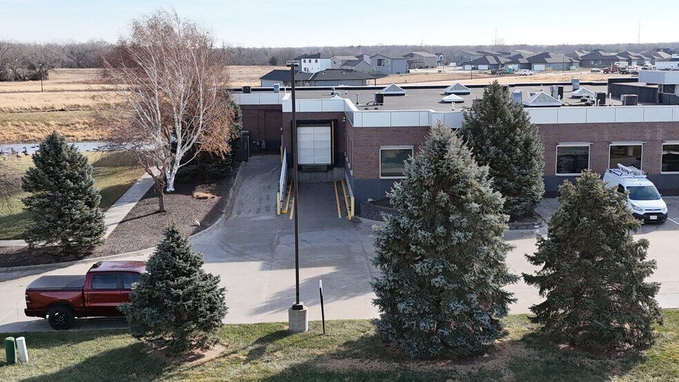 More Photos Of 3333 Landmark Cir, Lincoln Office For Sale