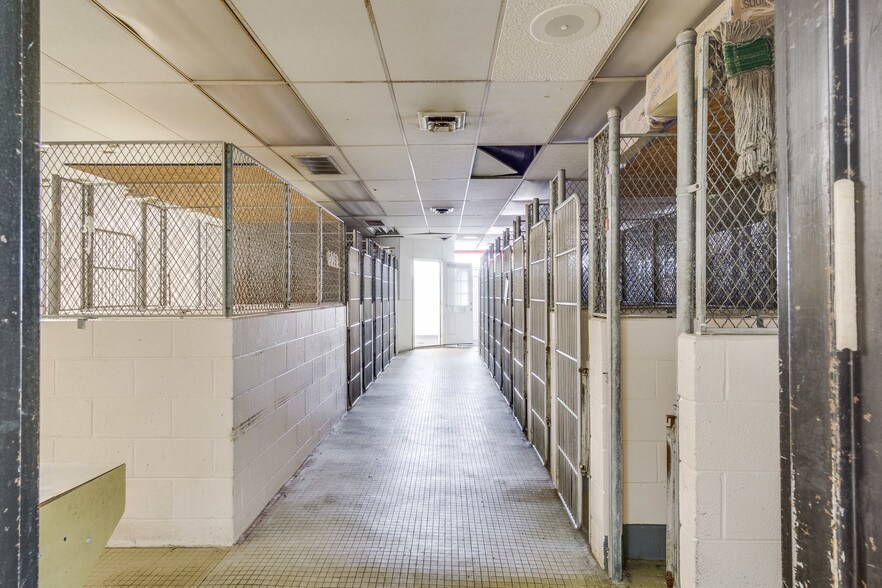 More Photos Of 5410 Allen Rd, Allen Park Medical For Sale