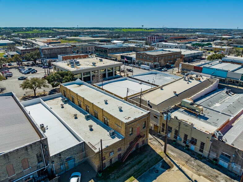 More Photos Of 113 E 3rd St, Taylor Storefront Retail Office For Lease