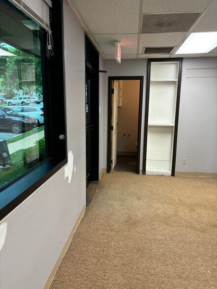 More Photos Of 9912-9920 Main St, Fairfax Office For Lease