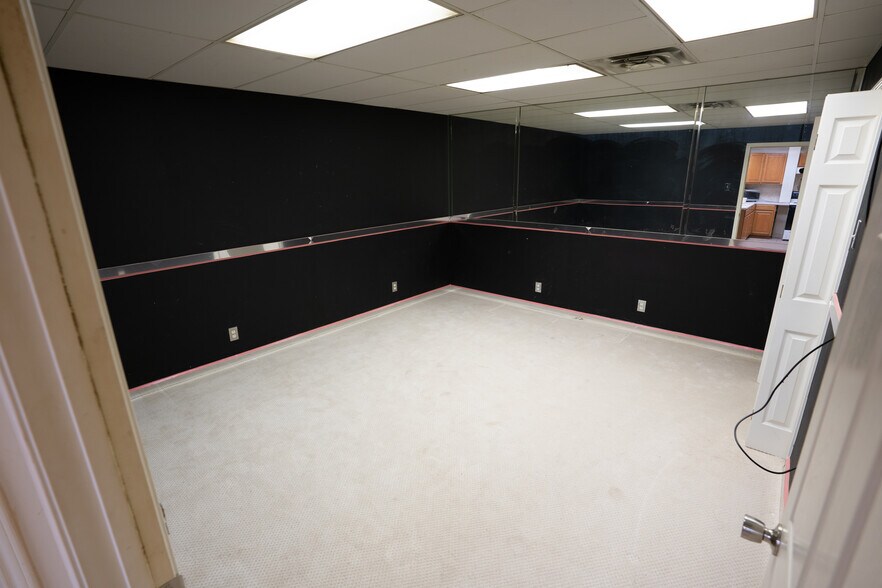 More Photos Of 4111 S County Road 1276, Midland Manufacturing For Sale