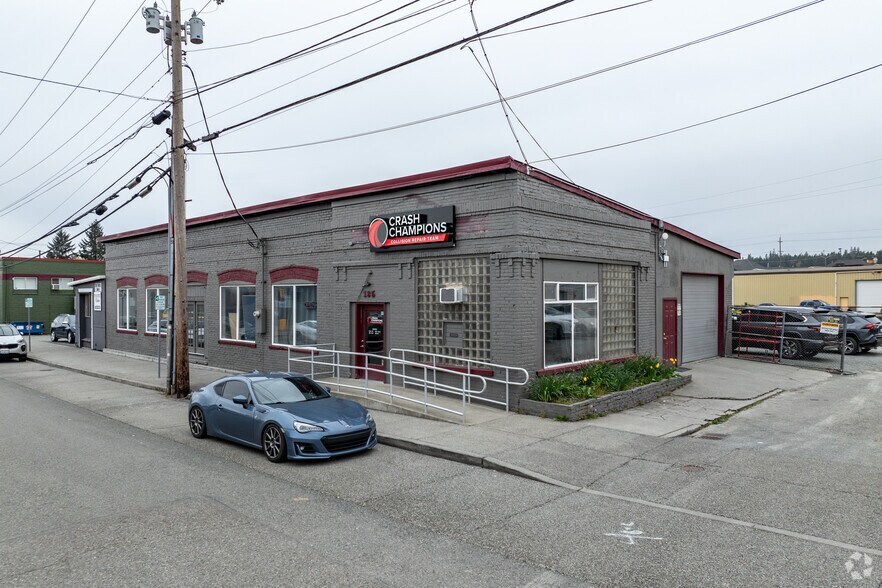 More Photos Of 135 E Hill St, Monroe Showroom For Sale