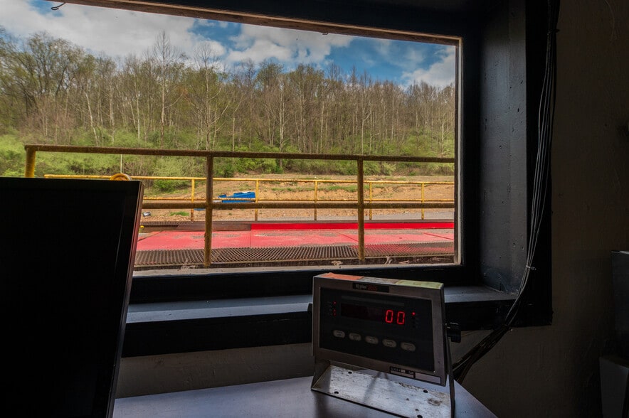 More Photos Of 708 Hawk hwy, Lost Creek Warehouse For Sale