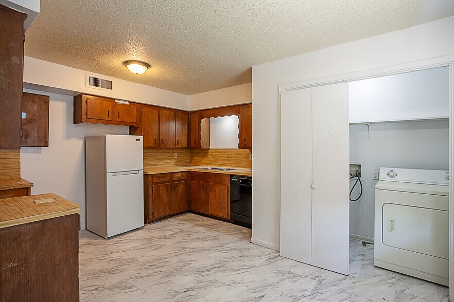 More Photos Of 1750 N Pine St, Kountze Apartments For Sale