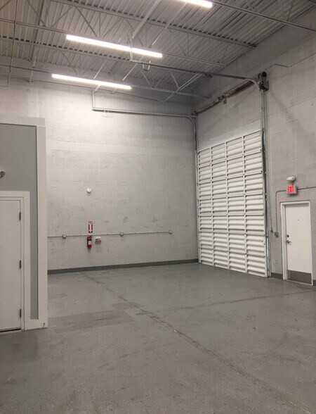 More Photos Of 2704-2870 S Park Rd, Hallandale Beach Warehouse For Lease