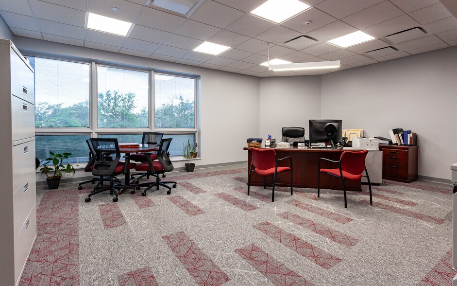 More Photos Of 1910 S Highland Ave, Lombard Medical For Lease