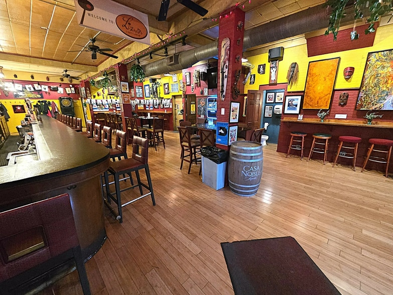 More Photos Of 3058 W Irving Park Rd, Chicago Storefront Retail Residential For Lease