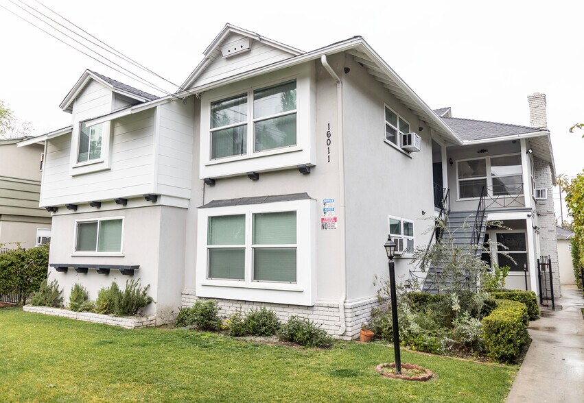 Primary Photo Of 16011 Victory Blvd, Van Nuys Apartments For Sale