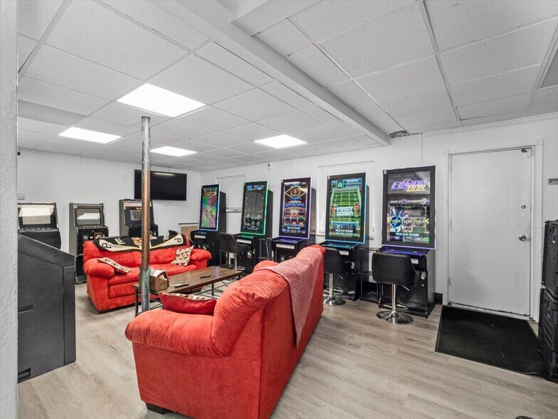 More Photos Of 584 Brown Ave, Turtle Creek Office For Sale