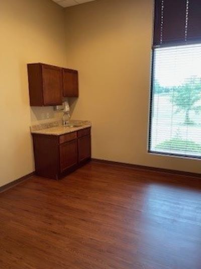 More Photos Of 2127 Midlands Ct, Sycamore Office For Lease
