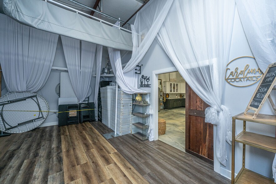 More Photos Of 622 Old Trolley Rd, Summerville Storefront For Sale